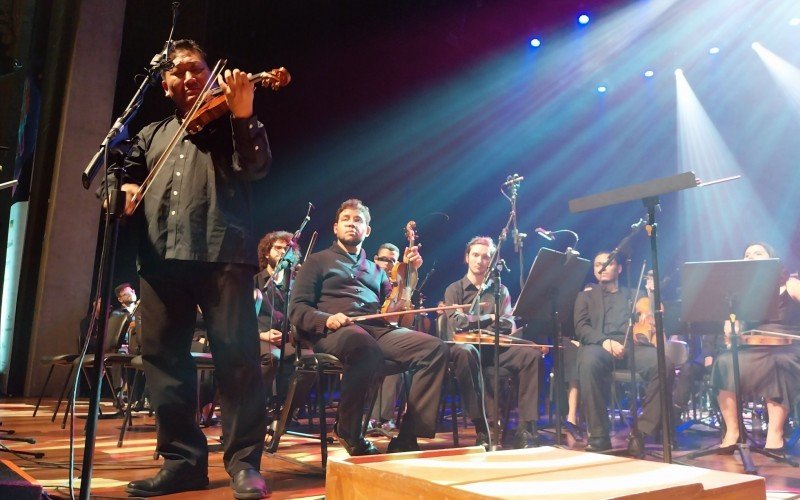 Ãšltima apresentaÃ§Ã£o do Femusik teve a participaÃ§Ã£o de solistas em apresentaÃ§Ã£o que lotou o Teatro Feevale