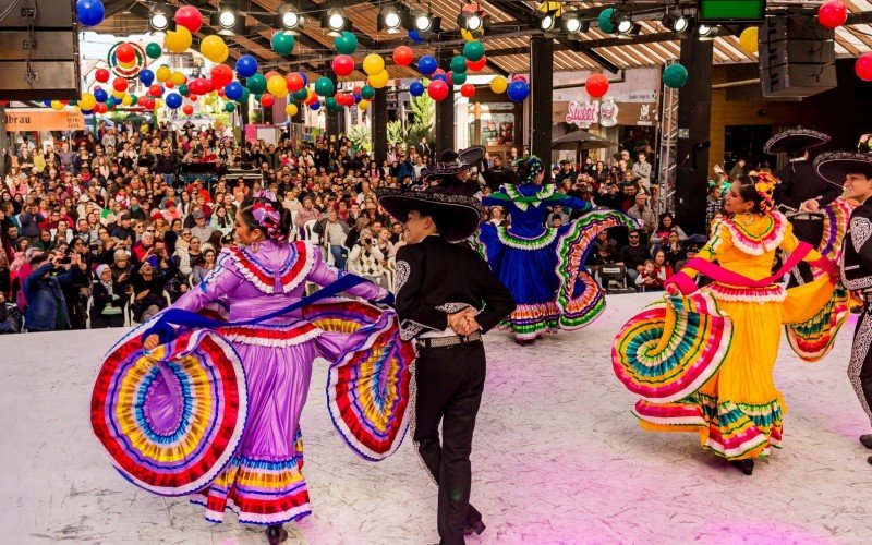 PÃºblico lotou a Rua Coberta