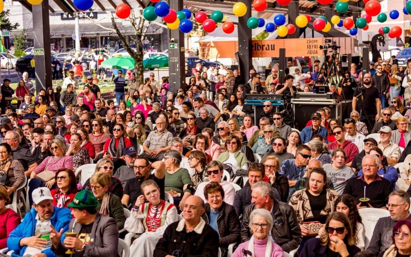 PÃºblico lotou a Rua Coberta