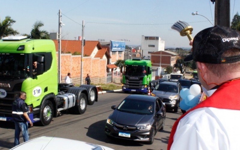 Padre Rodrigo Costa abençoou motoristas neste domingo (30) durante a Festa de São Cristóvão | Jornal NH