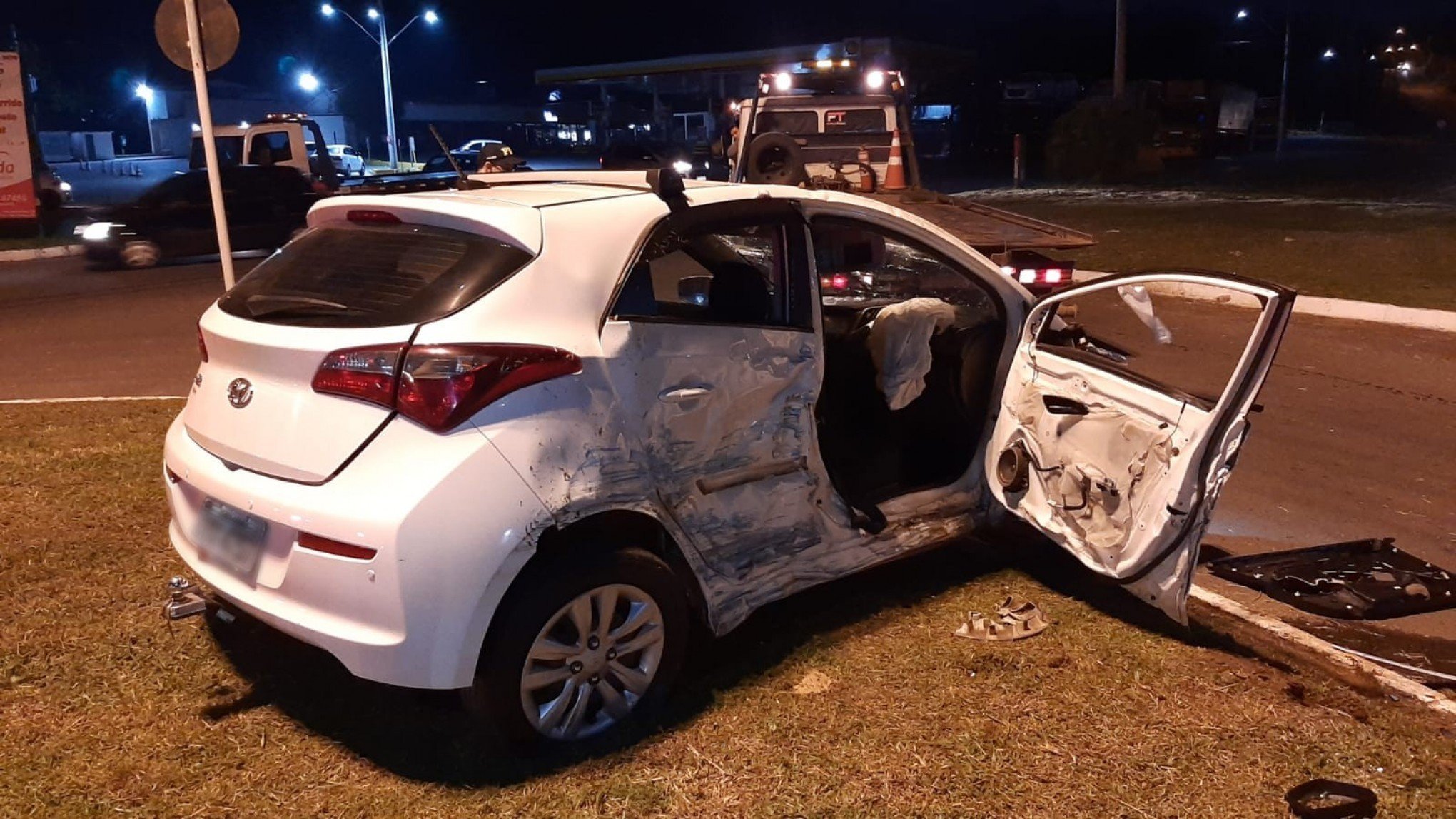 BR-116: Motorista de carro que capotou em acidente na sinaleira da Roselândia não tem CNH e caso vai parar na Polícia