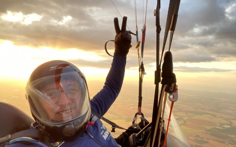 Piloto Flávio Pinheiro nos céus de Goiás | Jornal NH