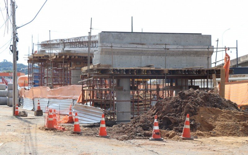 AvanÃ§a obra de construÃ§Ã£o de viaduto na Scharlau, em SÃ£o Leopoldo