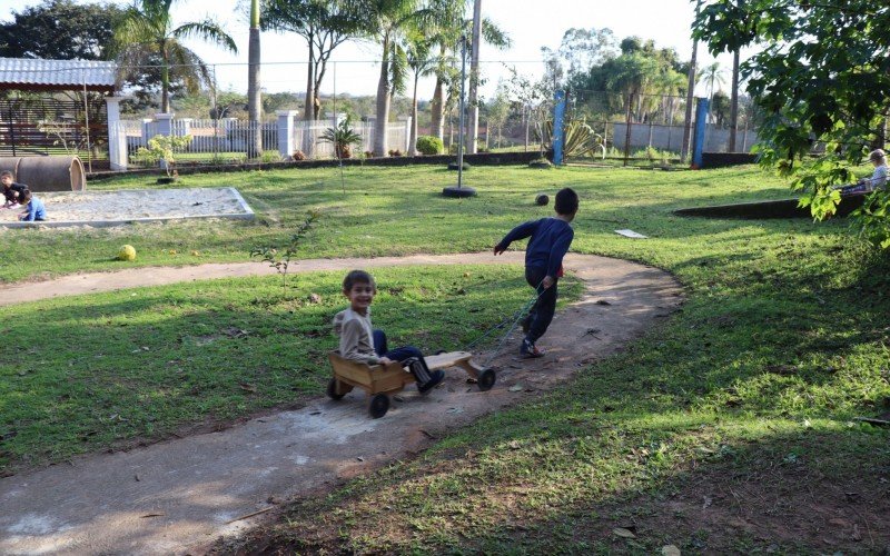 EMEI D. Pedro I estimula brincadeiras no pÃ¡tio da escola