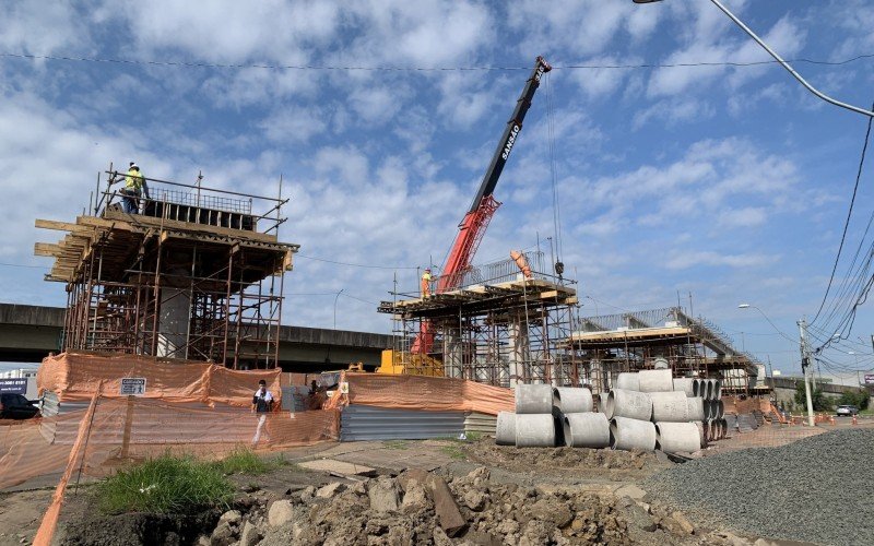 AvanÃ§a obra de construÃ§Ã£o de viaduto na Scharlau, em SÃ£o Leopoldo