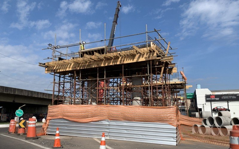 AvanÃ§a obra de construÃ§Ã£o de viaduto na Scharlau, em SÃ£o Leopoldo