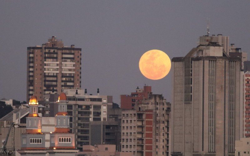 Superlua pode ser vista de Novo Hamburgo na noite desta terÃ§a-feira (1Âº)