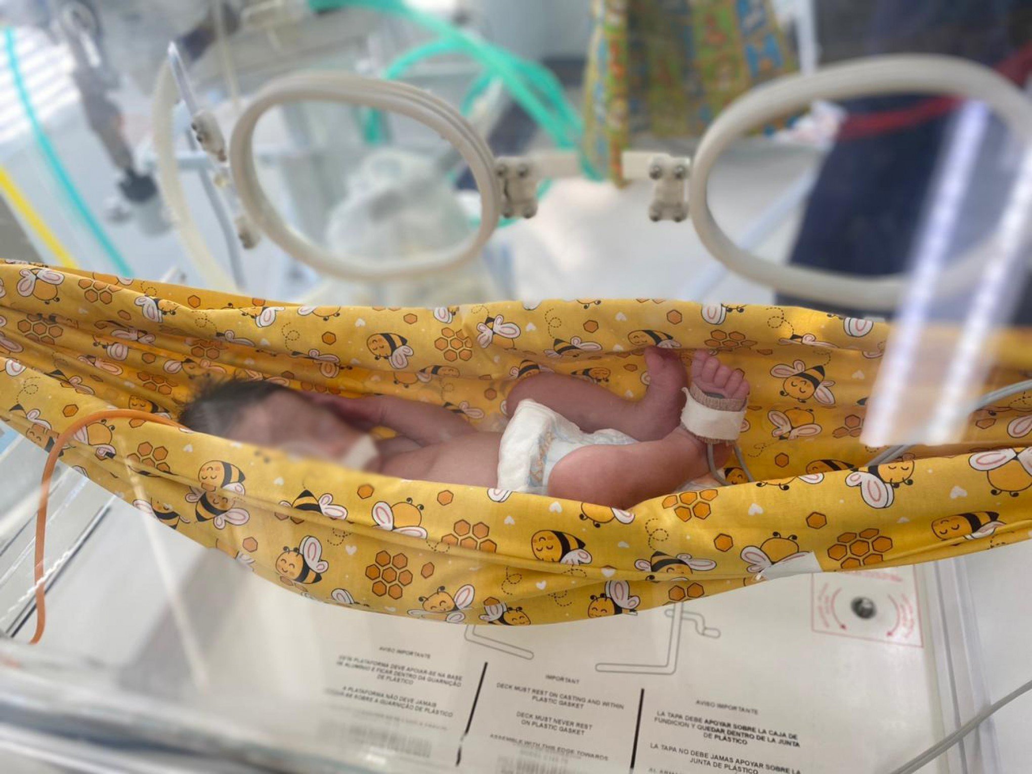 Hospital Centenário confecciona redes de descanso para bebês da UTI neonatal