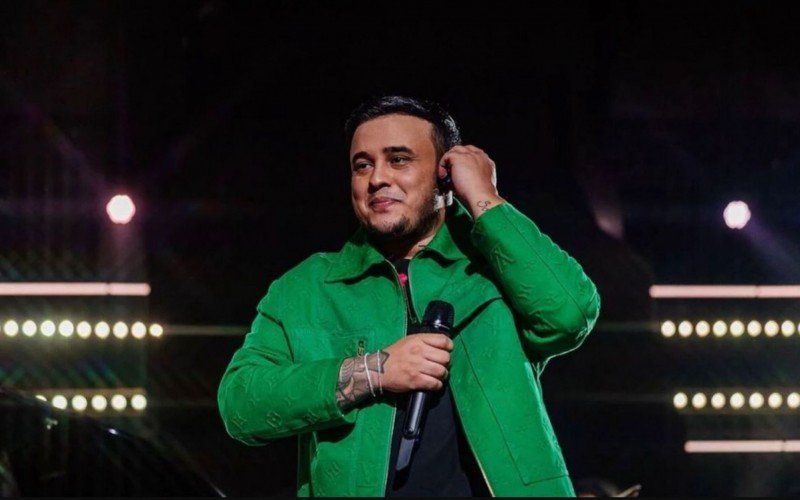 Kauan, da dupla com Matheus, se irrita, joga microfone no chão e abandona show | Jornal NH
