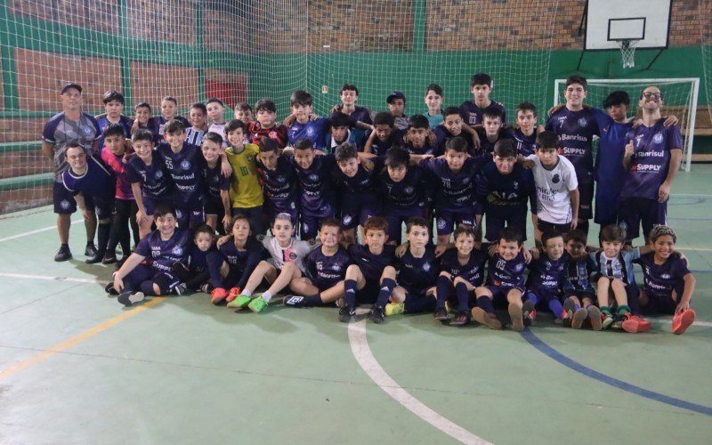 Escolinha de Futsal do Aimoré tem hoje mais de 50 atletas, de crianças a adolescentes