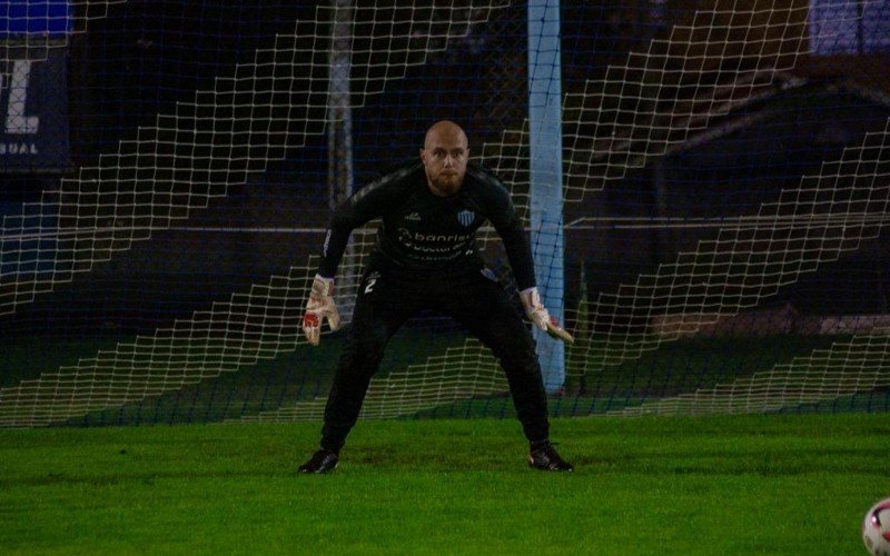 Goleiro Gott em ação pelo Novo Hamburgo | Jornal NH