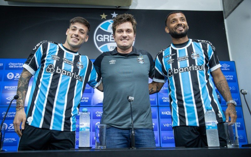 AntÃ´nio Brum apresenta os atacantes Lucas Bezossi e JoÃ£o Pedro como novos reforÃ§os do GrÃªmio