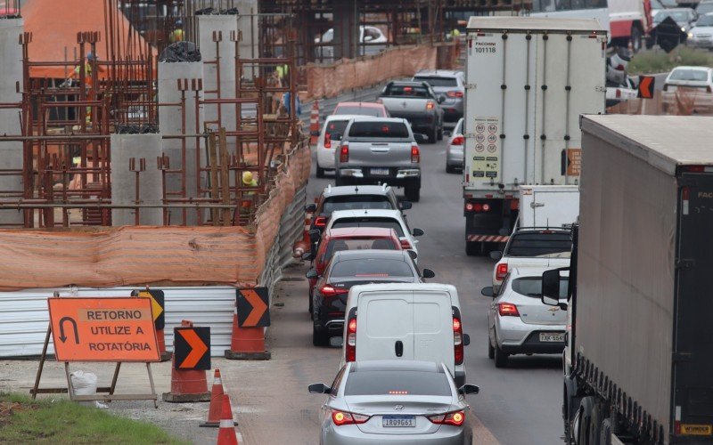 Iniciadas em abril na RS-240, obras de melhorias viárias devem se estender por mais meio ano