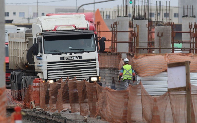 Obras na Scharlau causam congestionamento na BR-116 | Jornal NH