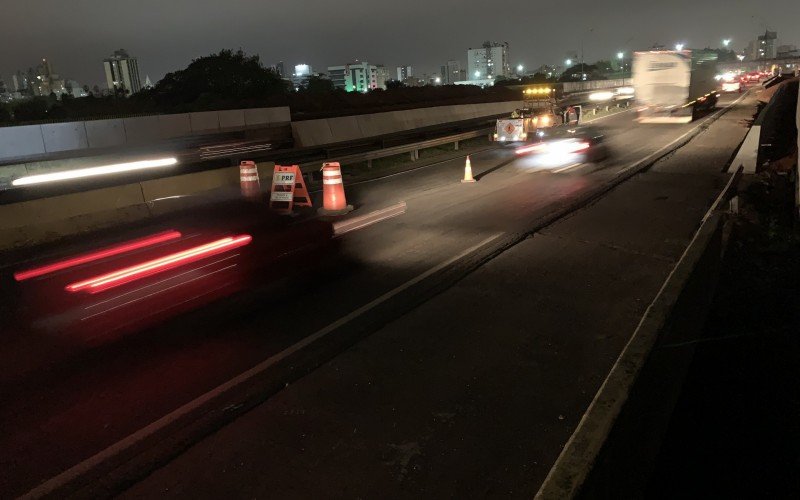 BR-116 tem bloqueio parcial no sentido interior-capital, na ponte do Rio dos Sinos | Jornal NH