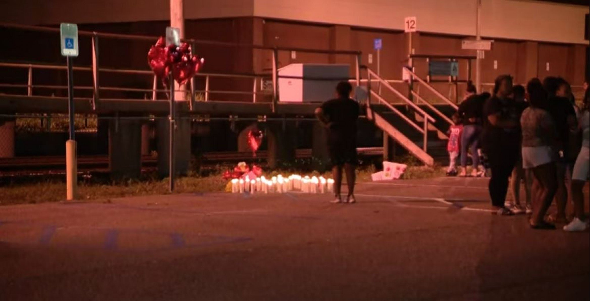 Bebê de 14 meses morre em Nova York depois de avó esquecê-la em carro durante oito horas