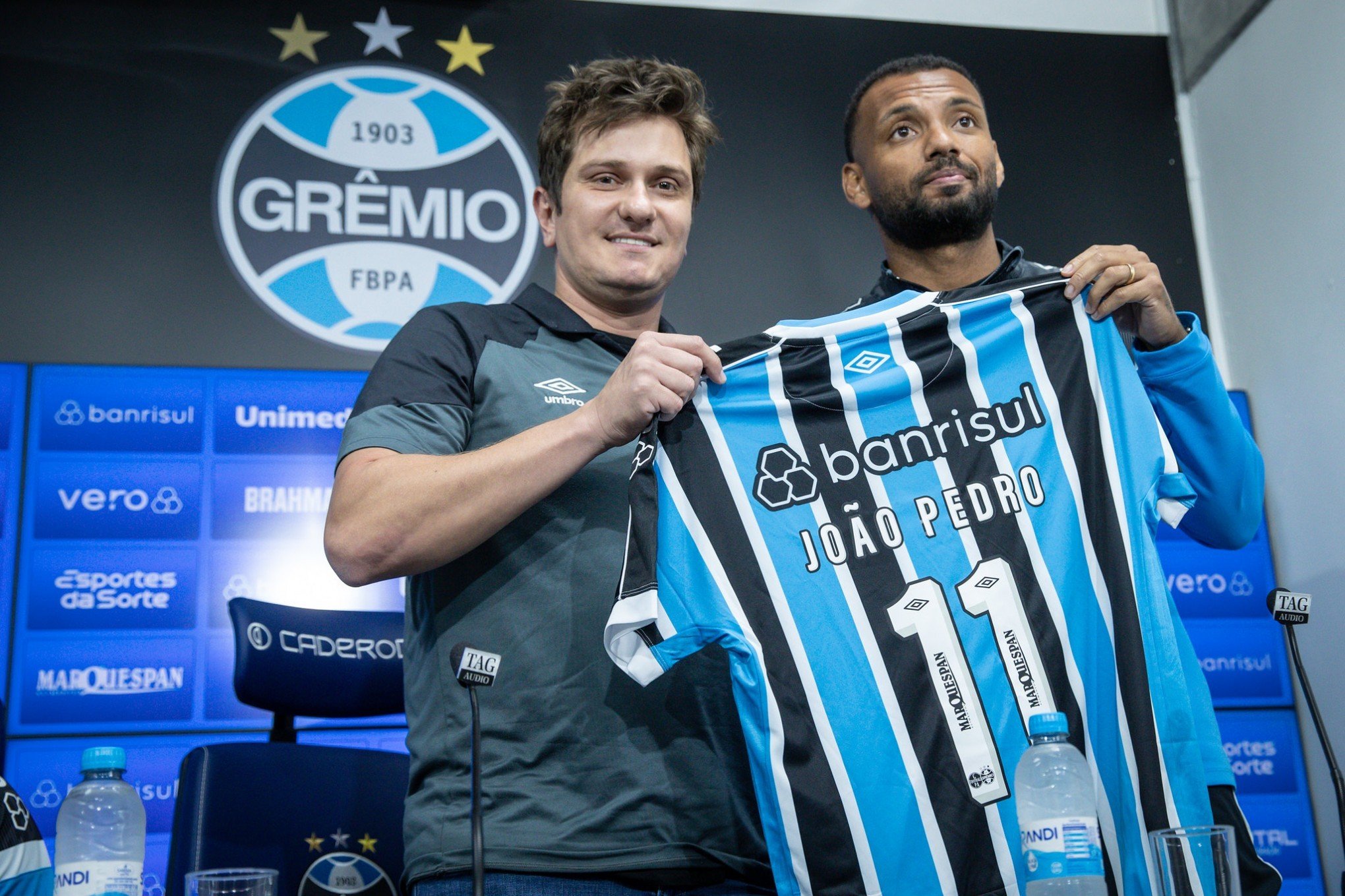 "Vai ser divertido", diz João Pedro Galvão sobre jogar com Suárez no Grêmio