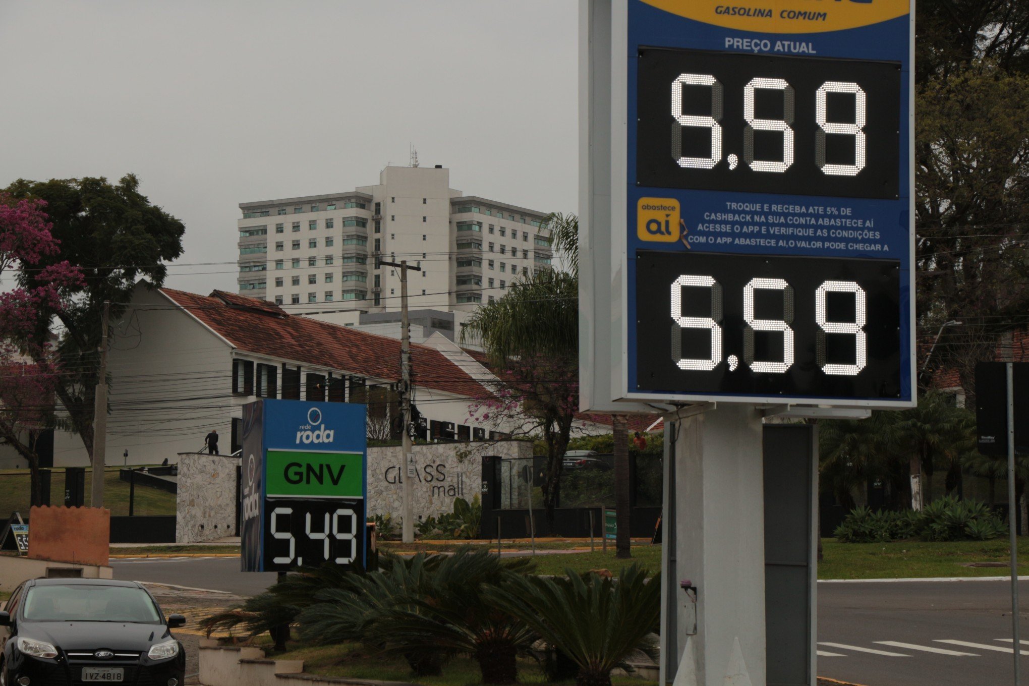 Gasolina comum volta a ficar mais cara em Novo Hamburgo; veja quanto está o litro