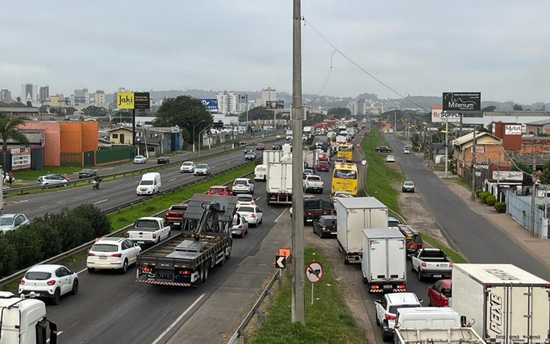 Tranqueira na BR-116 em SÃ£o Leopoldo 