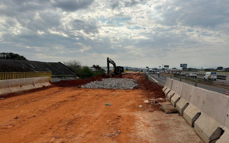 CAOS NA BR-116: Desvio sÃ³ ficarÃ¡ pronto no fim da tarde e trecho sobre o Rio dos Sinos segue com congestionamento