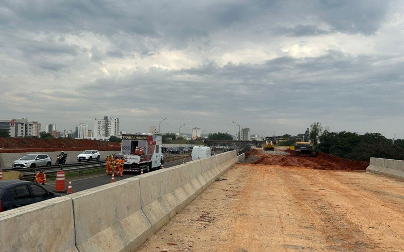 CAOS NA BR-116: Desvio sÃ³ ficarÃ¡ pronto no fim da tarde e trecho sobre o Rio dos Sinos segue com congestionamento