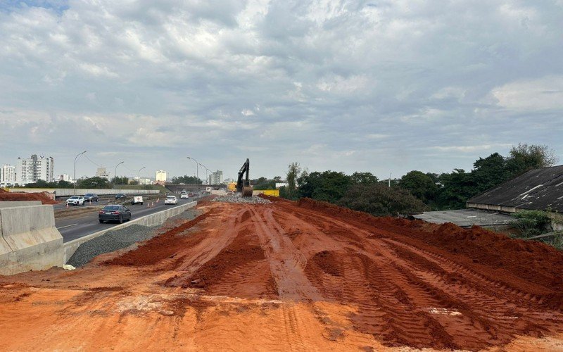 CAOS NA BR-116: Desvio sÃ³ ficarÃ¡ pronto no fim da tarde e trecho sobre o Rio dos Sinos segue com congestionamento