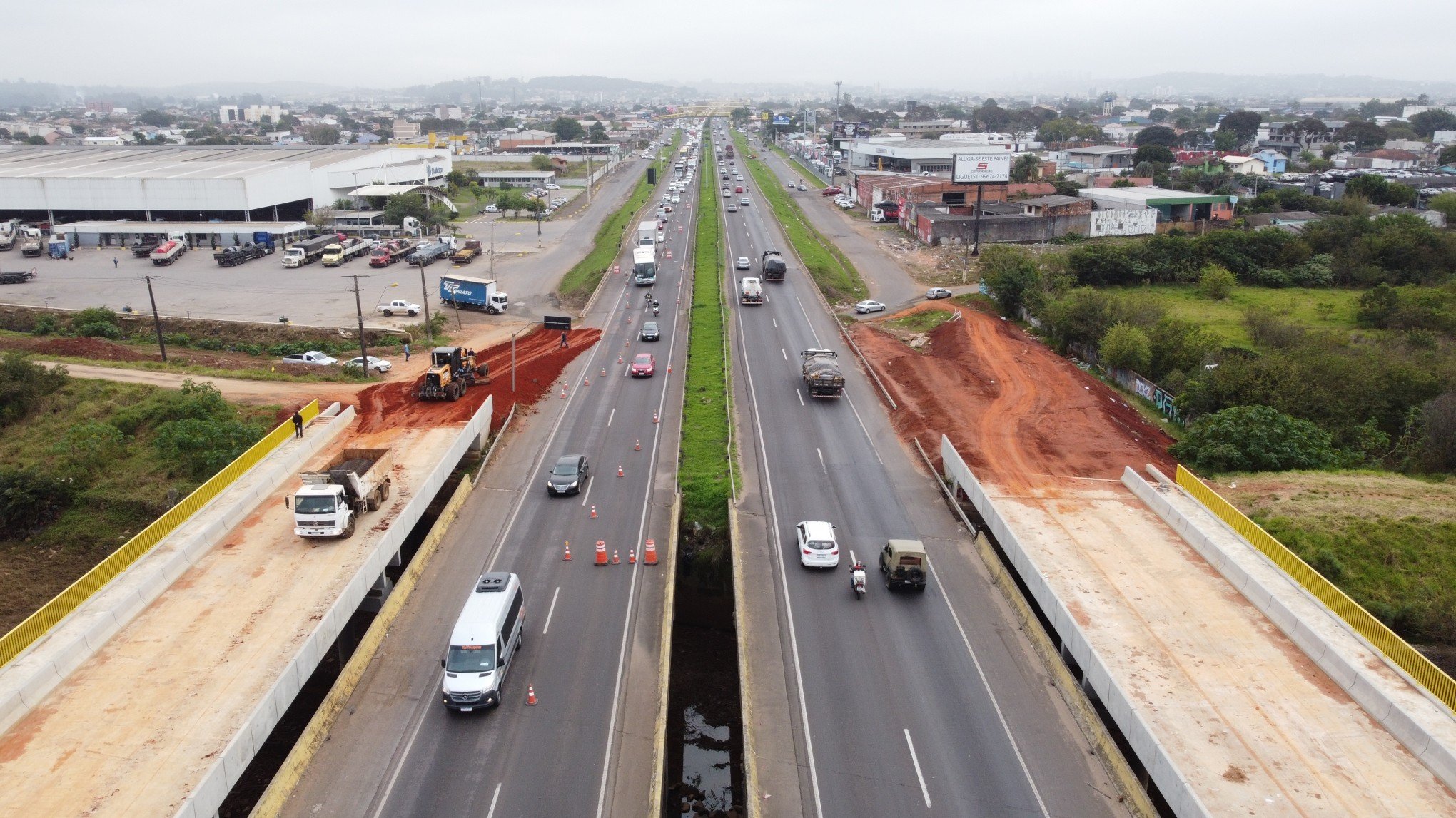 CAOS NA BR-116: Dnit trabalha para deixar desvio pronto até o início da tarde; veja vídeo