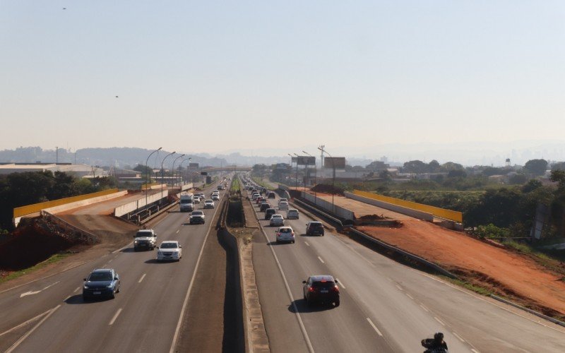 Via principal da BR-116 sobre a ponte do Rio dos Sinos é totalmente desbloqueada  | Jornal NH