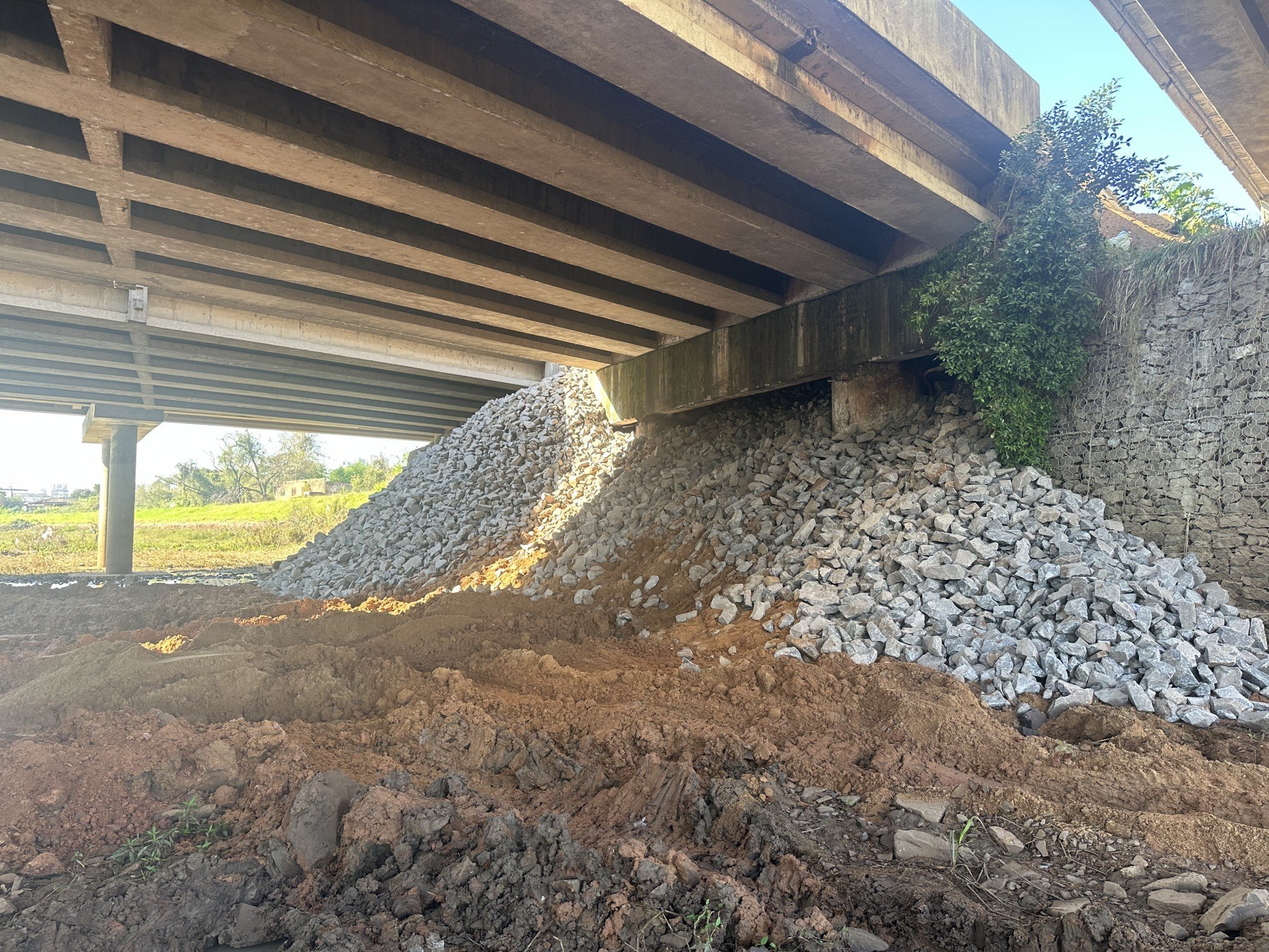 Muro de contenção – Ponte Pedras