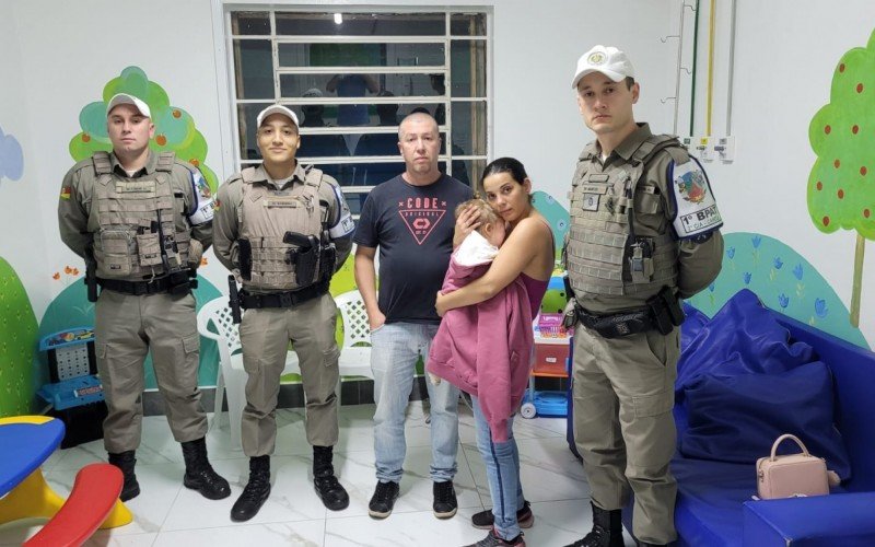 Policiais militares salvaram bebê de dez meses afogada com leite em Canela