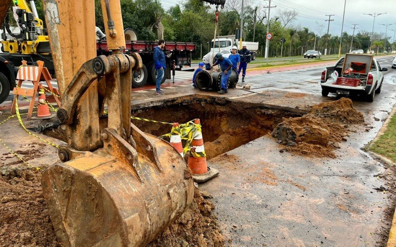 Obra para a instalaÃ§Ã£o de vÃ¡lvula Ã© realizada nesta segunda-feira (7) pelo Semae 