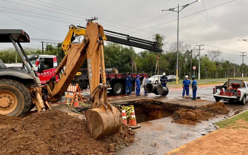 Obra para a instalaÃ§Ã£o de vÃ¡lvula Ã© realizada nesta segunda-feira (7) pelo Semae 