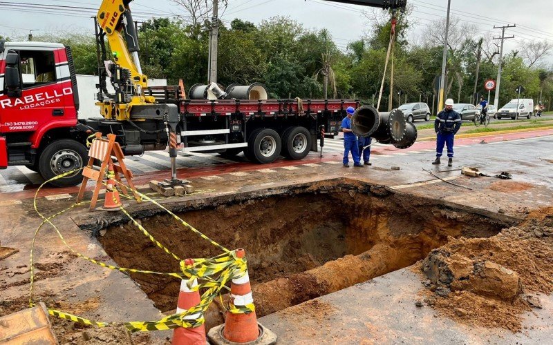 Obra para a instalação de válvula é realizada nesta segunda-feira (7) pelo Semae 