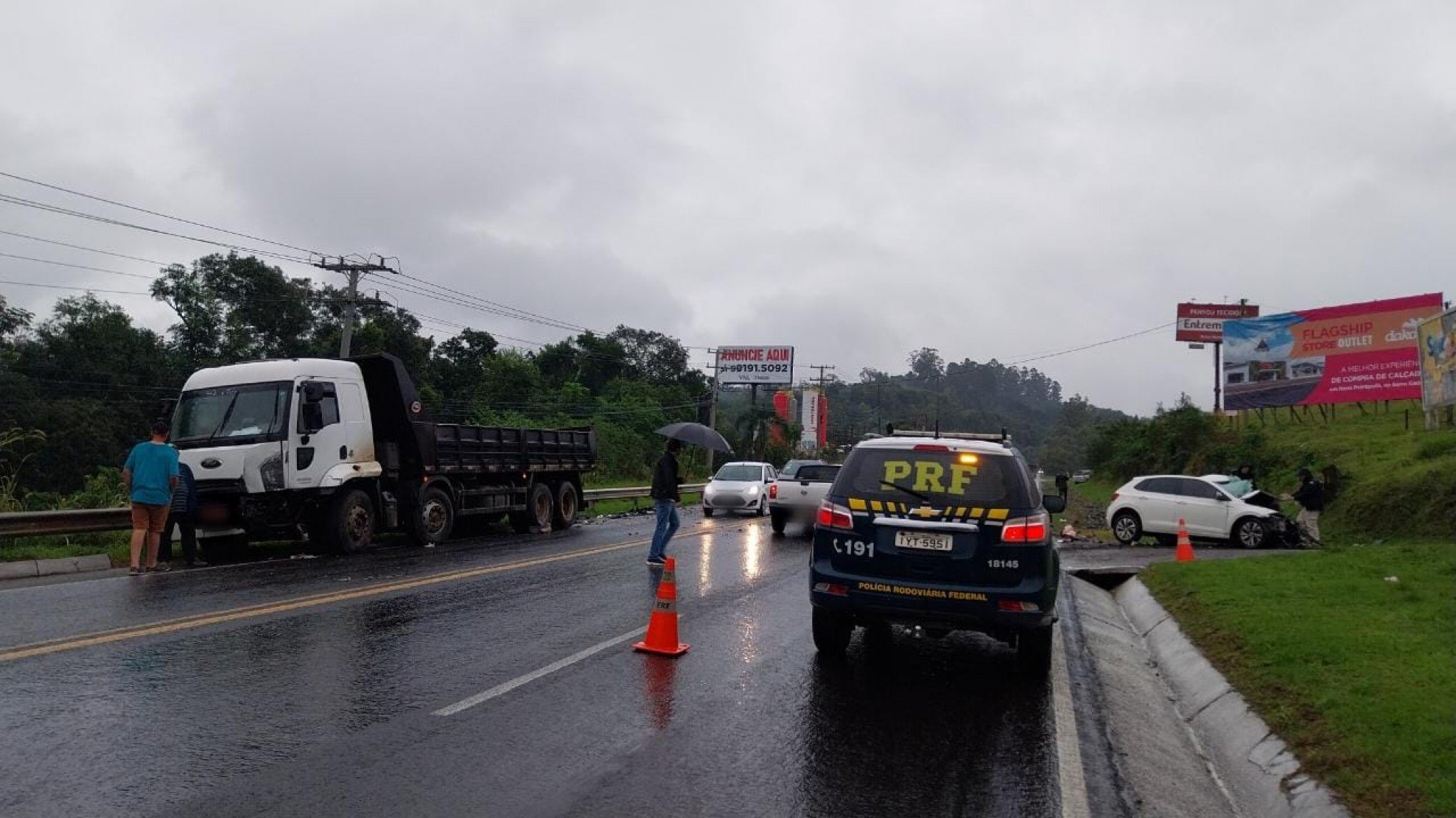 BR-116: Motorista morre em acidente entre carro e caminhão no "trecho da morte"