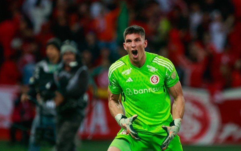 Goleiro Sergio Rochet fez o gol que deu a vitória para o Colorado | Jornal NH