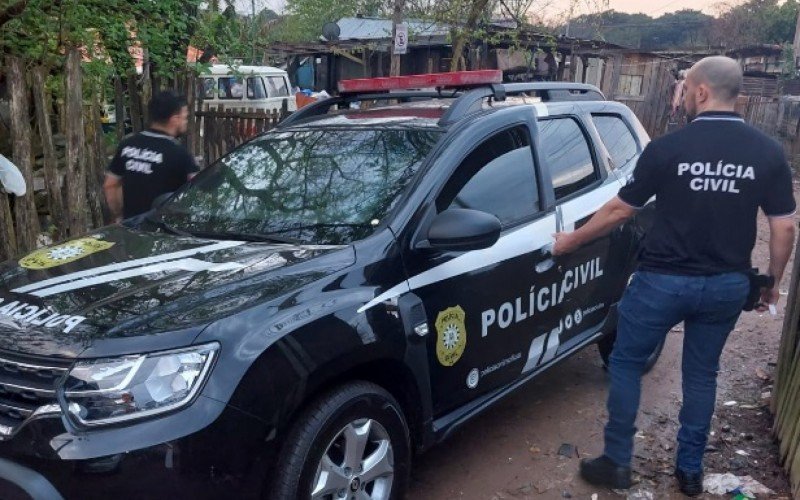 Durante a ofensiva, foram cumpridos três mandados de busca e apreensão nos bairros Santos Dumont e Feitoria