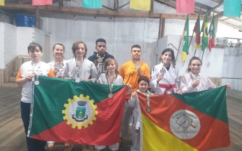 Atletas exibem medalhas conquistadas no fim de semana | Jornal NH