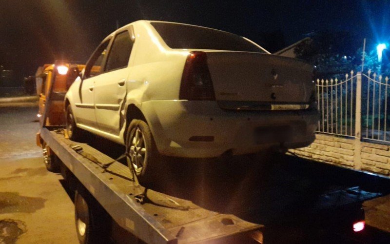 Veículo Renault Logan havia sido roubado no município de Canoas. 