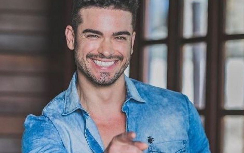 Sidney Sampaio se pronuncia após quebrar quarto de hotel e pular de janela | Jornal NH