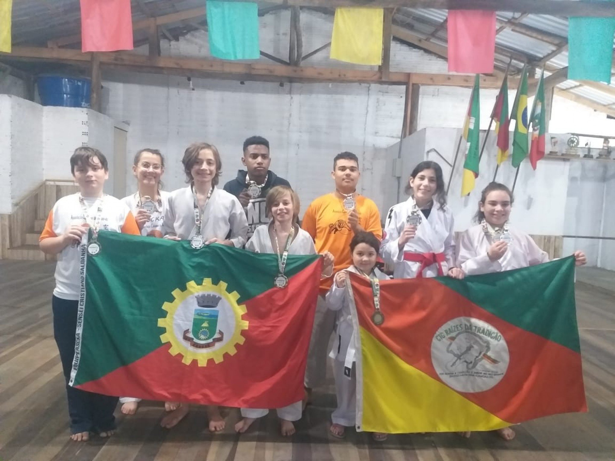 Karatecas de projeto social de Canoas são medalhistas em competição em Porto Alegre