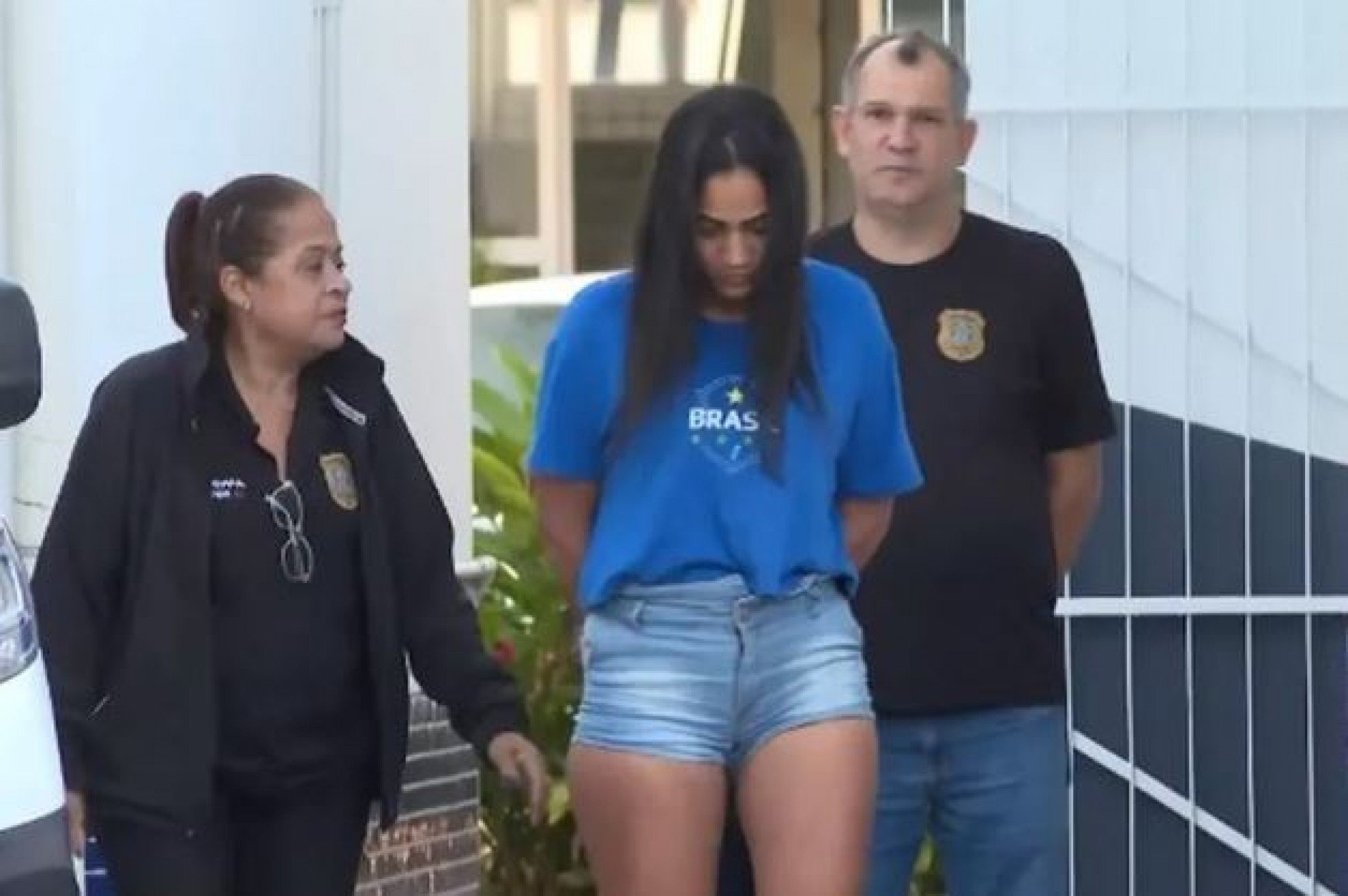 "Vou começar tudo do zero": Conheça a traficante que se entregou à polícia após pedido do filho de 6 anos