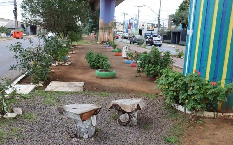 Canteiro da Avenida  1.Âº de MarÃ§o, bairro Industrial 