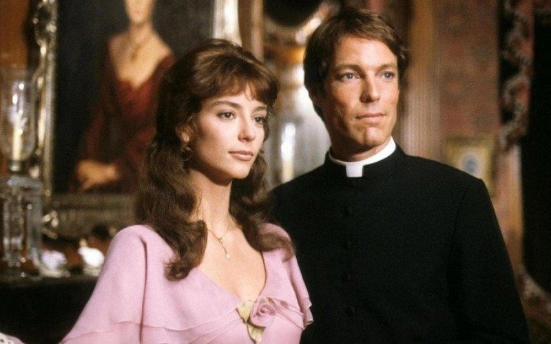 Rachel Ward e Richard Chamberlain em Pássaros Feridos (1983) | Jornal NH