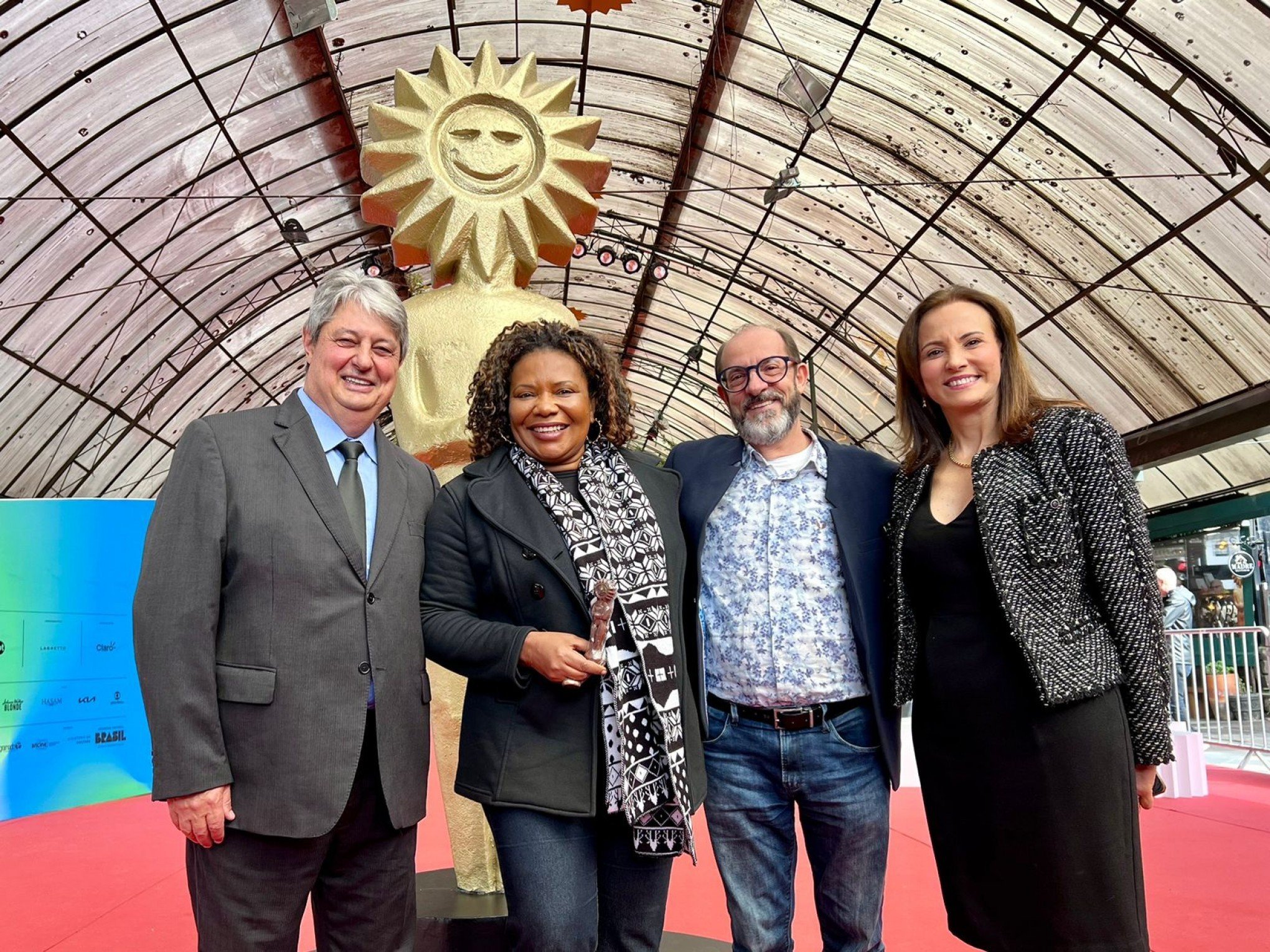 FESTIVAL DE CINEMA: "A cidade de Gramado é maravilhosa", diz ministra da Cultura Margareth Menezes na abertura oficial do evento