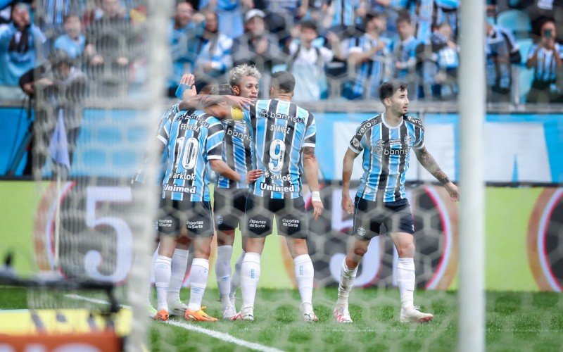 Jogadores gremistas comemoram o gol sobre Fluminense | Jornal NH