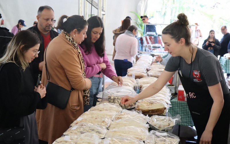 Domingo de Dia dos Pais movimenta a 14Âª Festa do CafÃ©, Cuca e LinguiÃ§a de Picada CafÃ©