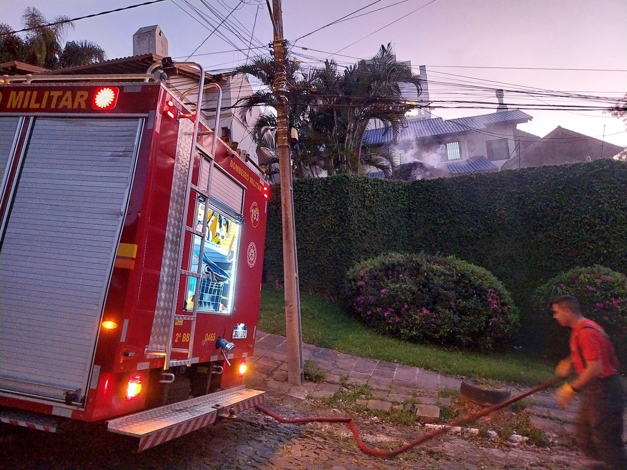 Fogo em casa do bairro Ideal comeÃ§ou em churrasqueira