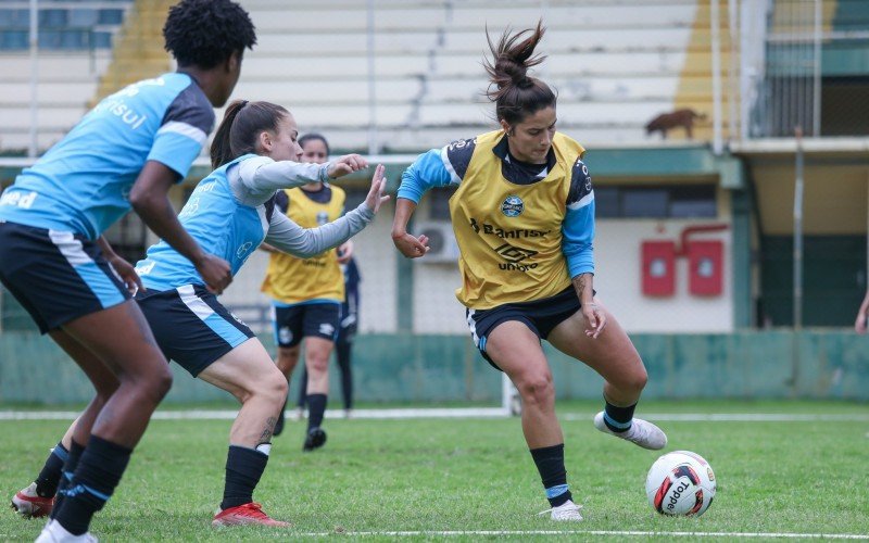 Jogadoras treinam até setembro no Estádio Antônio Vieira Ramos (Vieirão), em Gravataí