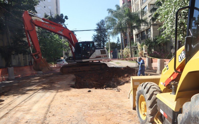 Obra começou na esquina das ruas Osvaldo Aranha e São Paulo, no Centro leopoldense