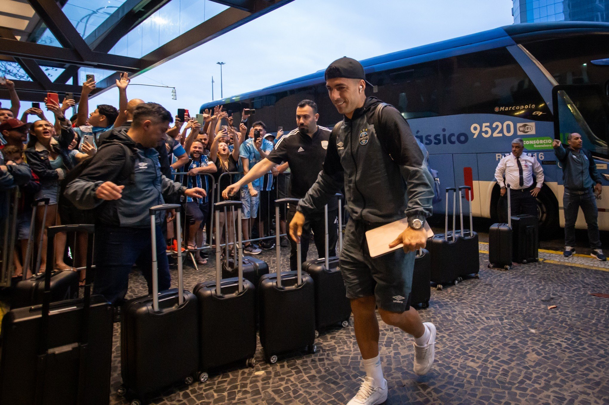 Grêmio chega ao Rio para lutar por vaga na decisão da Copa do Brasil